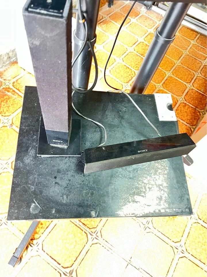 Sony TV, Player, Speakers (Need Remote) - photo 5