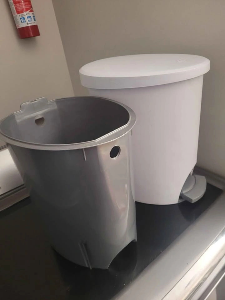 NEW White Plastic Step-On Trash Can with Inner Liner - photo 4