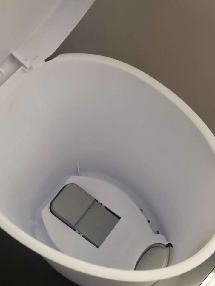 NEW White Plastic Step-On Trash Can with Inner Liner - photo 5