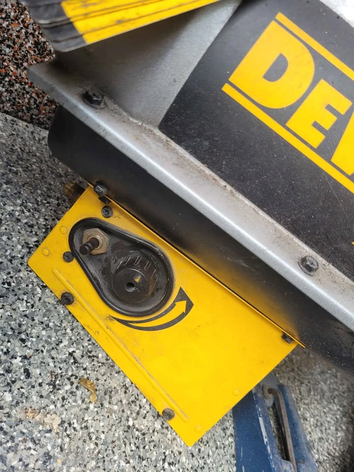 DEWALT 90,000 BTU Forced Air Propane Heater - photo 2