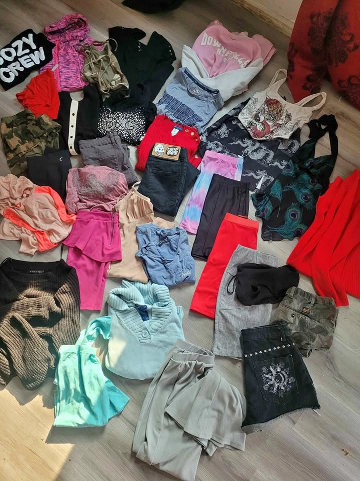 HUGE Women's Clothing Bundle - Assorted Brand Name Items