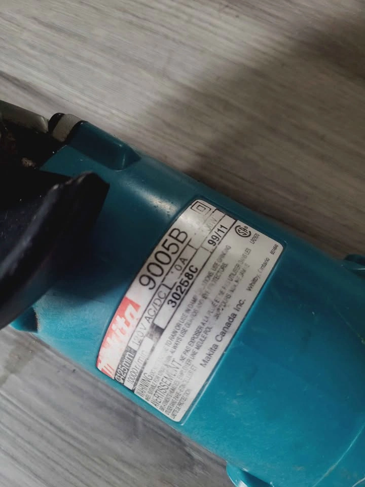 Makita 9005B 5-Inch Angle Grinder - photo 4