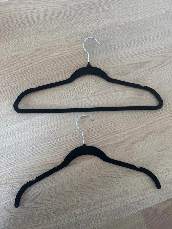 90 velvet hangers
