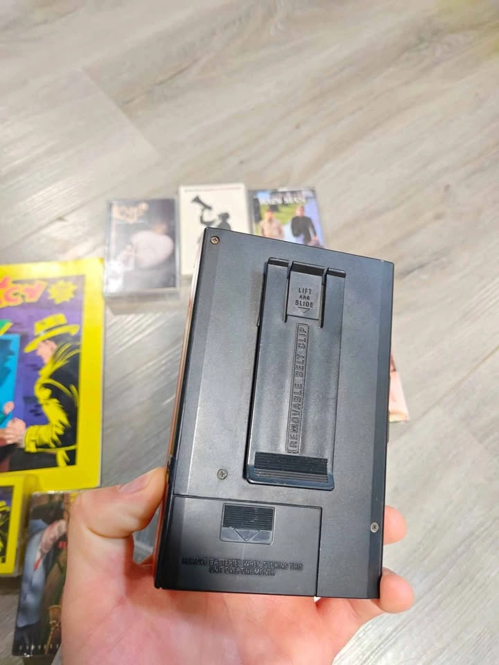 Vintage 80's General Electric Cassette Walkman Bundle Set - photo 3