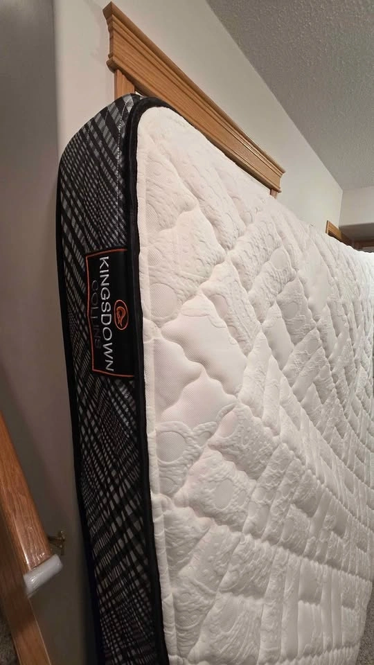 King size kingsdown mattress with cover (almost new) - photo 2