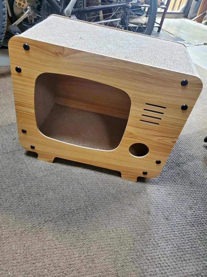 Retro TV Shaped Cardboard Cat Scratcher and Condo