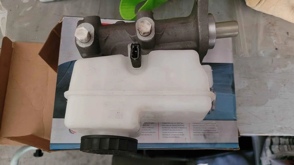 Master cylinder Raybestos MC391072 (fits Nissan Titan) - photo 4