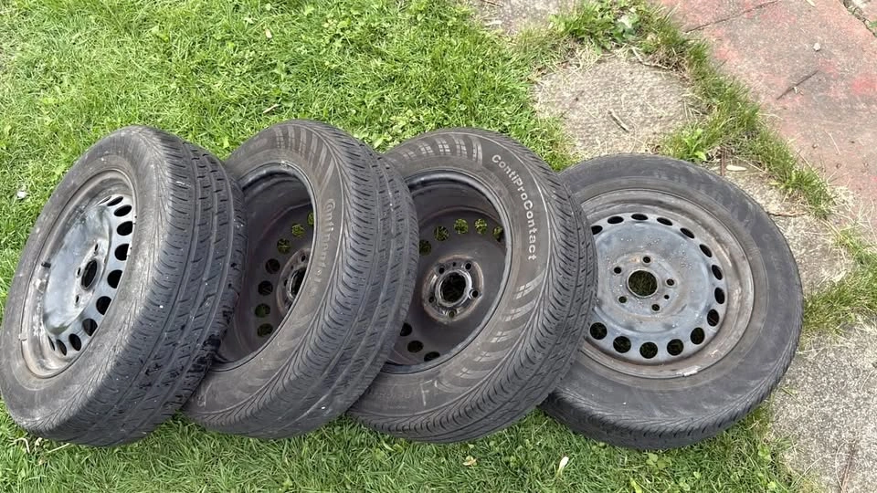 All season Tires - Continental ProContact, with RIMS - 195/65 R1