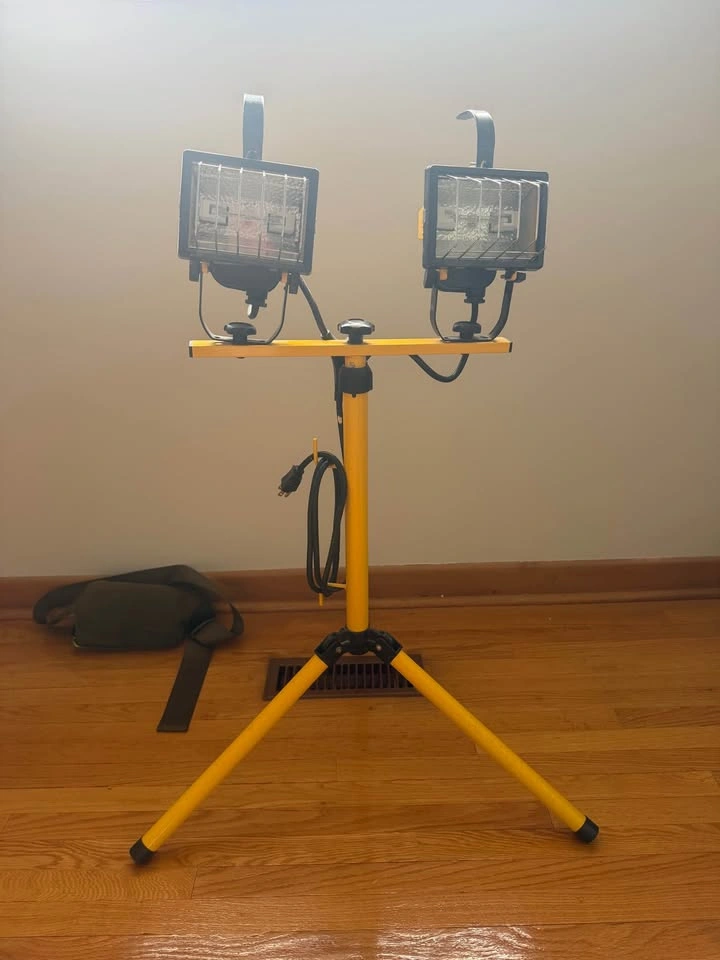 Dual Head Halogen Work Light with Tripod Stand - photo 2