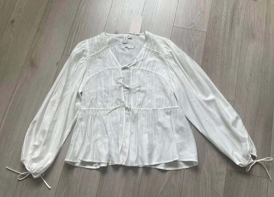 Joie Front-tie white long-sleeved blouse, NWT - photo 2