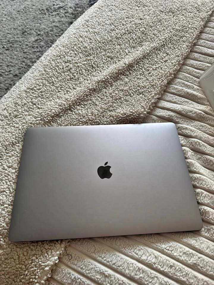 Apple MacBook Pro 16-inch 2019