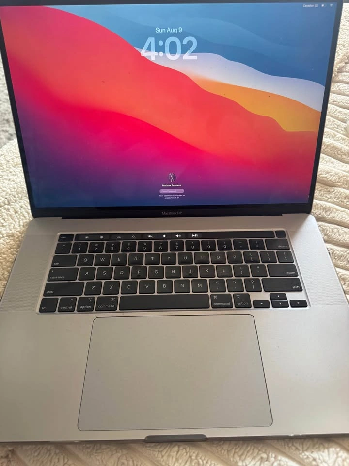 Apple MacBook Pro 16-inch 2019 - photo 2