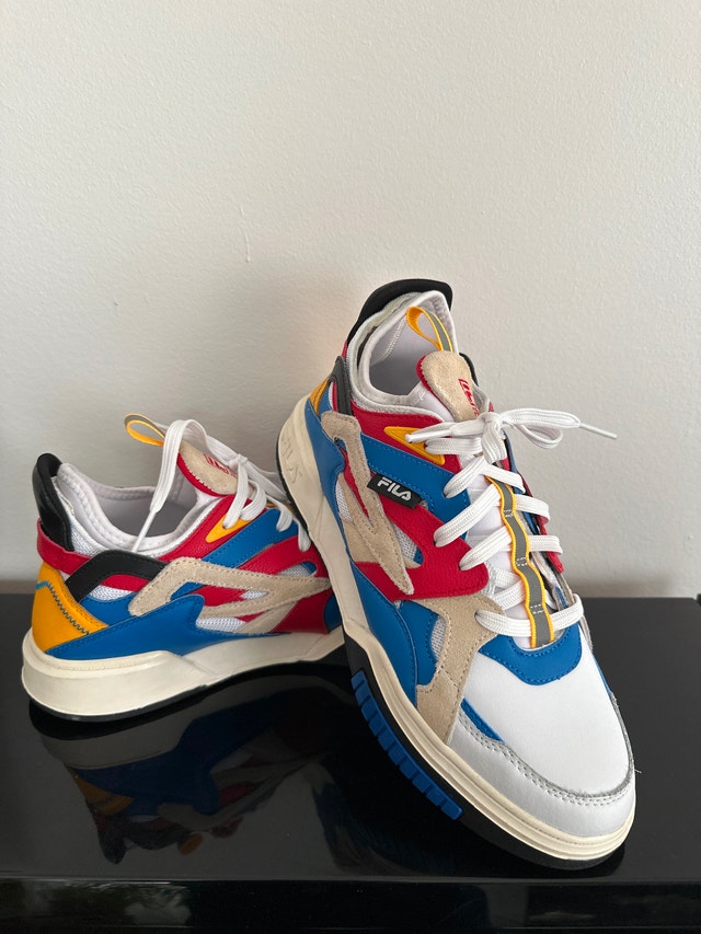Fila Men’s Hallasan Saga V2 sneakers. Size US 10