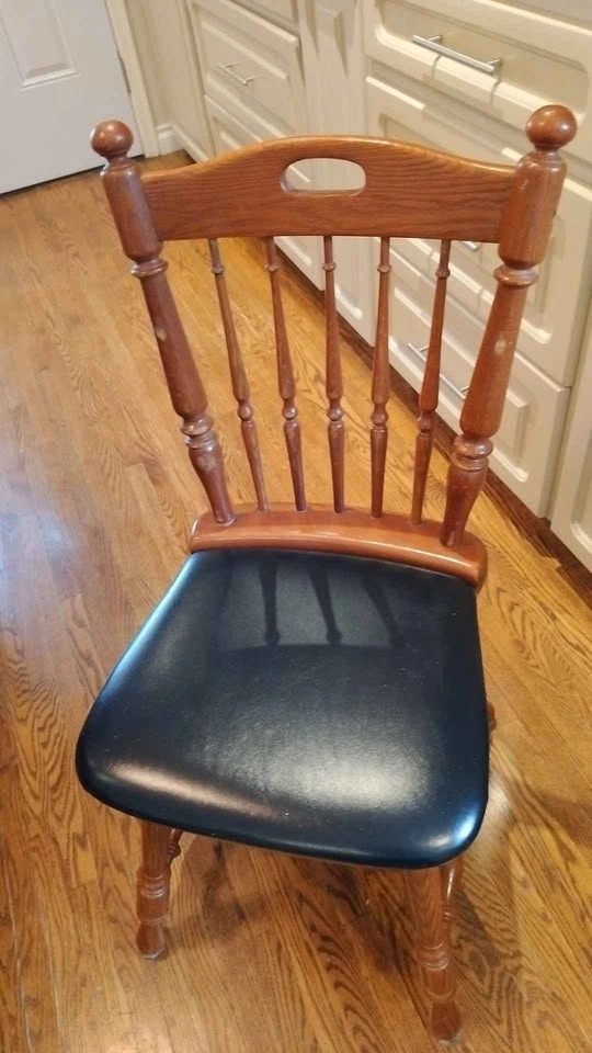 Elegant Kitchen Set with 6 chairs Moving Sale - photo 3