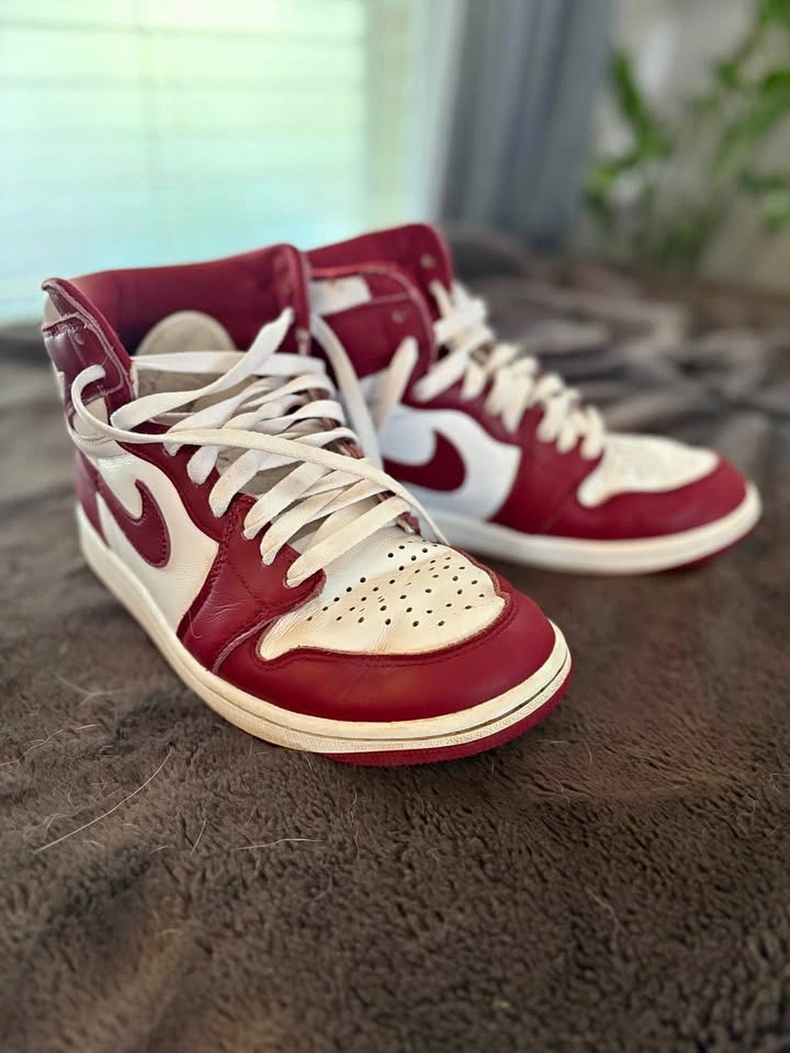 Nike Air Jordan 1 Mid, Size 8