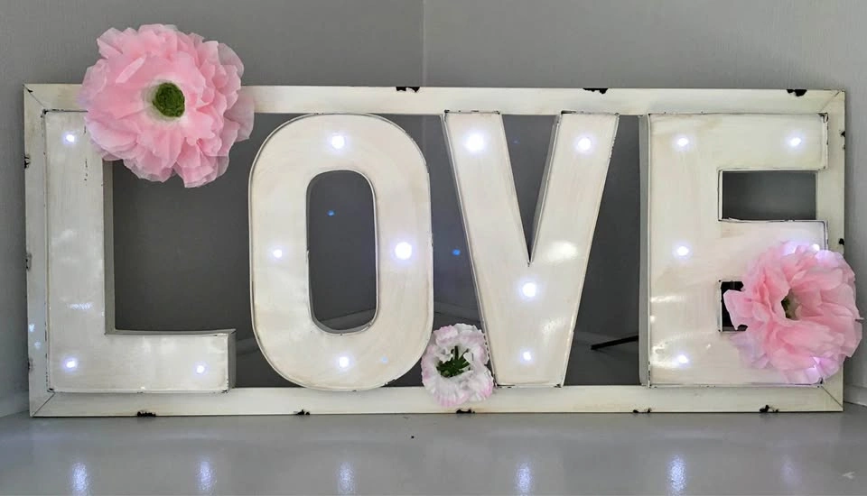 Light Up LOVE Sign