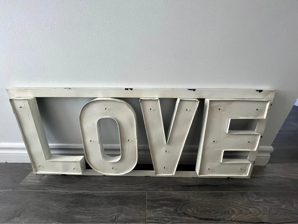 Light Up LOVE Sign - photo 3