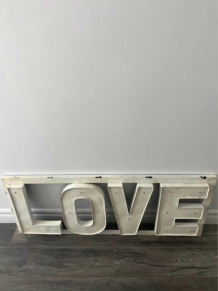 Light Up LOVE Sign - photo 4