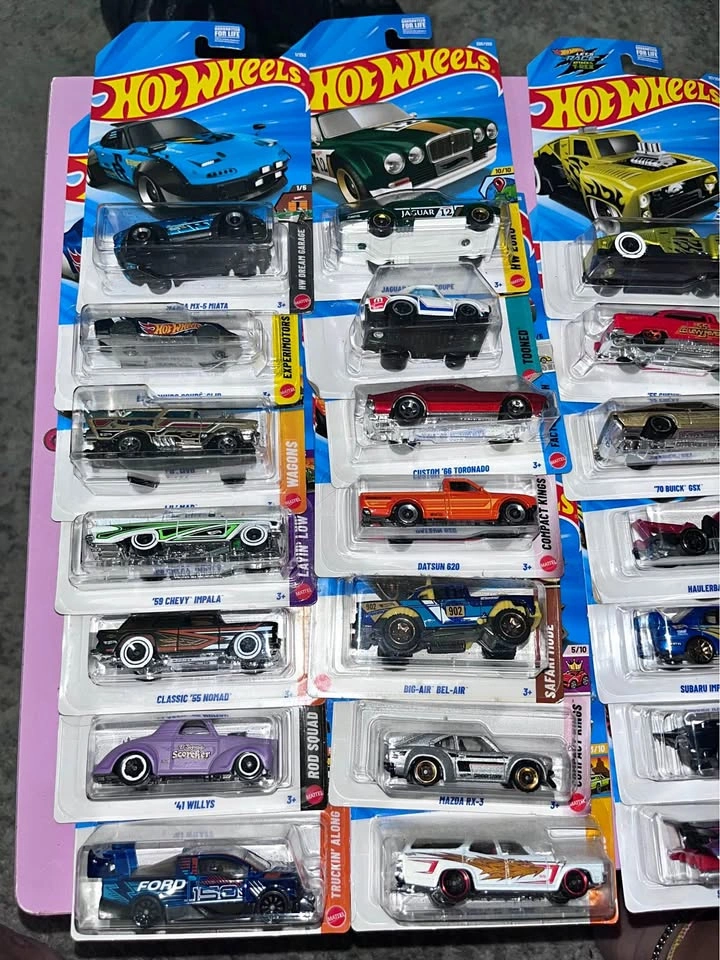Hot wheels cars (Brand New)