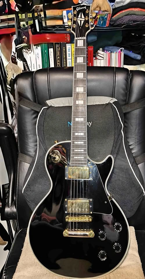 Black Chibson electric guitar. Gibson copy. Upgraded.
