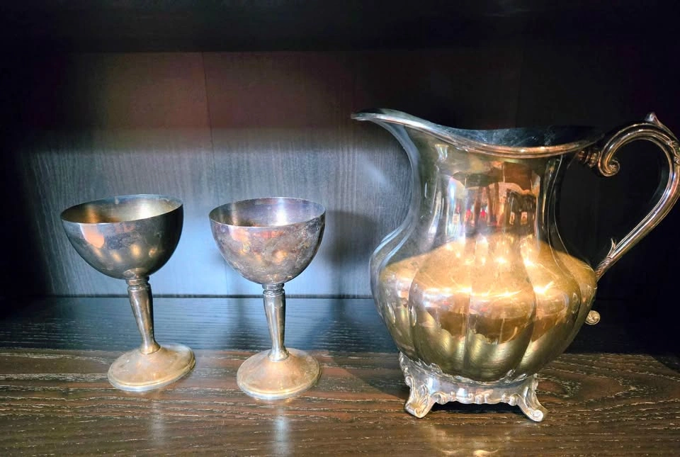 Silverplate Water Pitcher Set with Gravy Boat & Chalices - photo 5