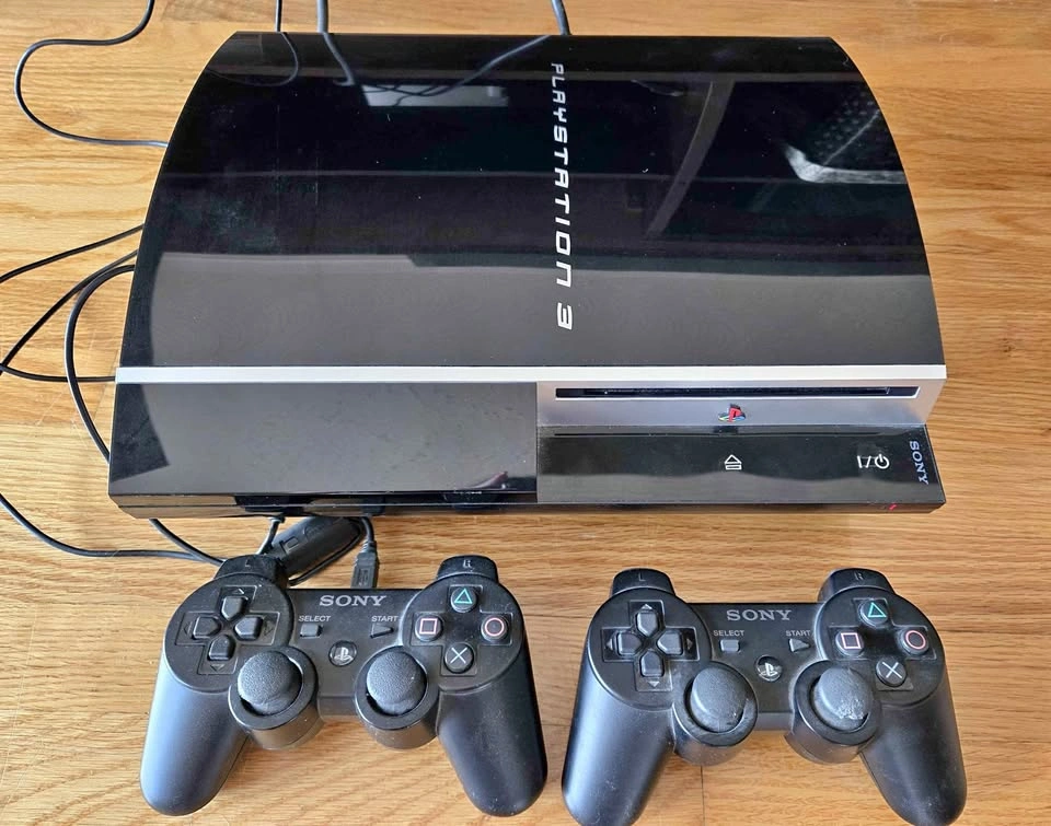 PlayStation 3 Fat Console (80GB) Bundle + 2 Controllers