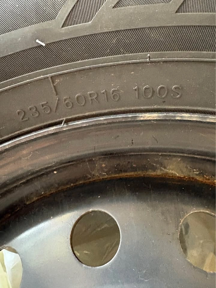 235/60/R16 Brand New WinterTrek tires on rims set of 4 - photo 2