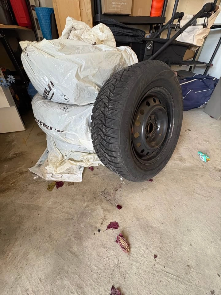 235/60/R16 Brand New WinterTrek tires on rims set of 4 - photo 3