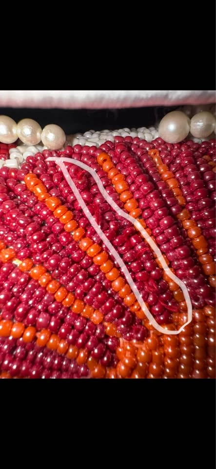 Hand beaded shell and pearl bag (retails $350) - photo 3