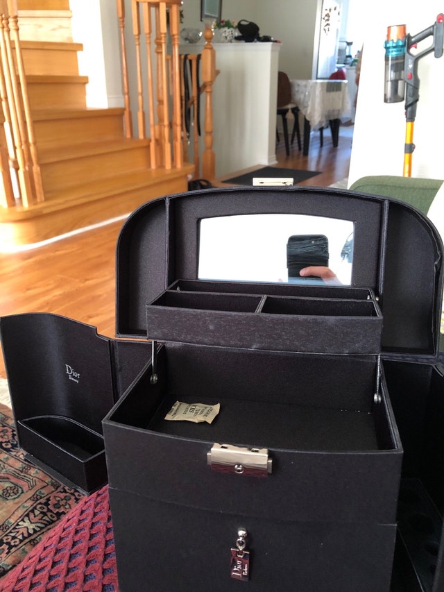 New and unused Dior Vanity Case - photo 3