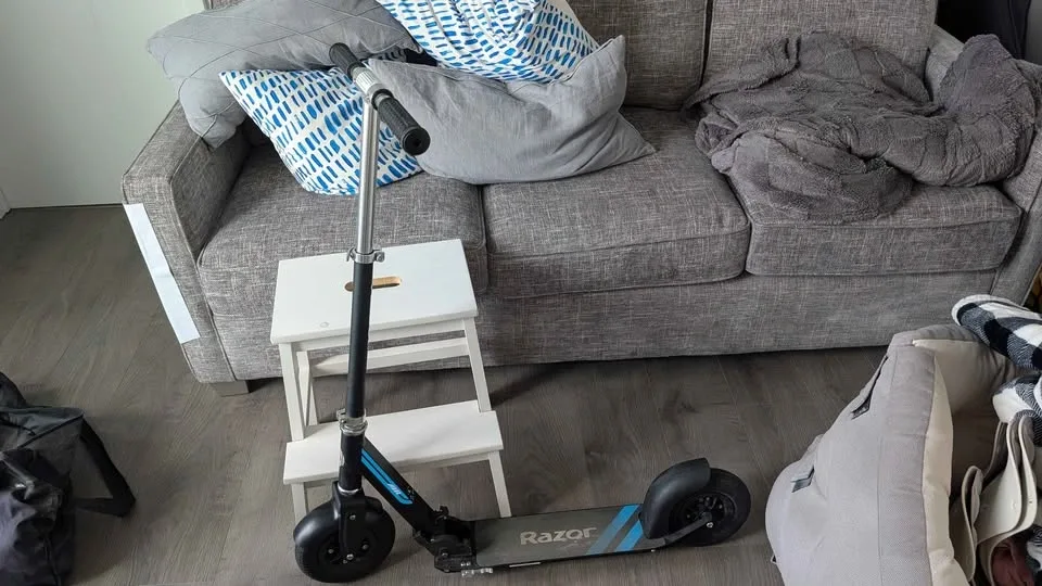 [HOLD] Razor A5 Air Kick Scooter for Adults: Big Wheels! - photo 2