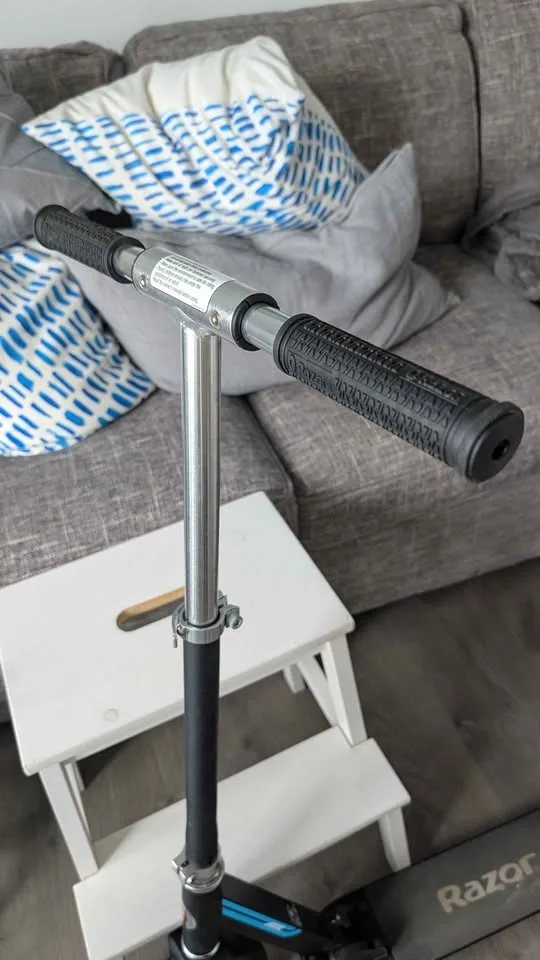 [HOLD] Razor A5 Air Kick Scooter for Adults: Big Wheels! - photo 3