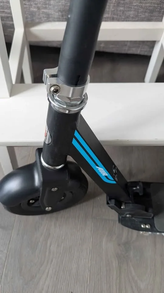 [HOLD] Razor A5 Air Kick Scooter for Adults: Big Wheels! - photo 4