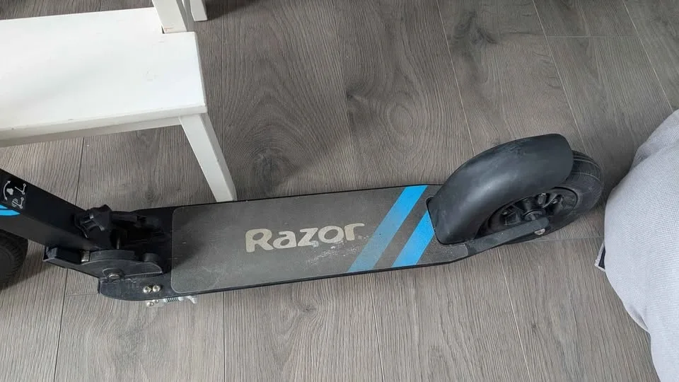 [HOLD] Razor A5 Air Kick Scooter for Adults: Big Wheels! - photo 5