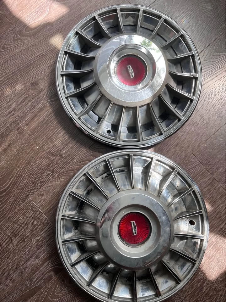 Vintage 1971 Ford Torino Mustang Fairlane Wheel Covers - photo 2