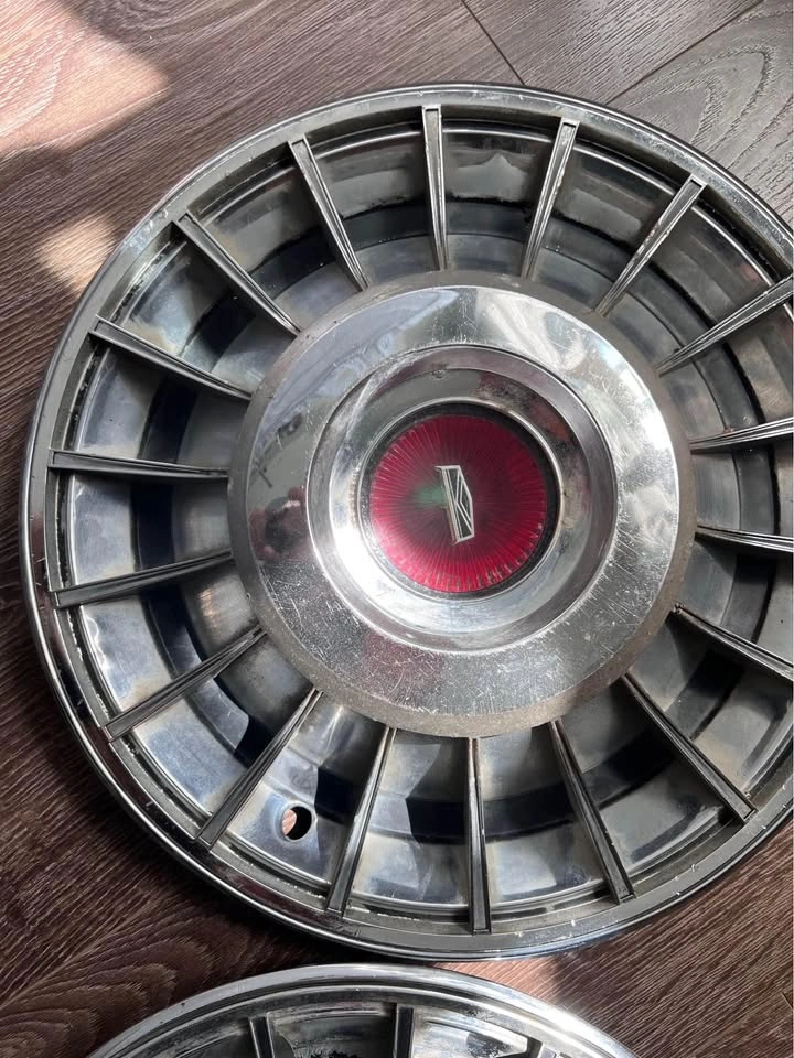 Vintage 1971 Ford Torino Mustang Fairlane Wheel Covers - photo 3