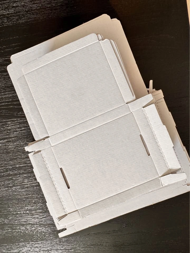 Mini Mailers Shipping Boxes (49 x Med + 24 x Large) - photo 5