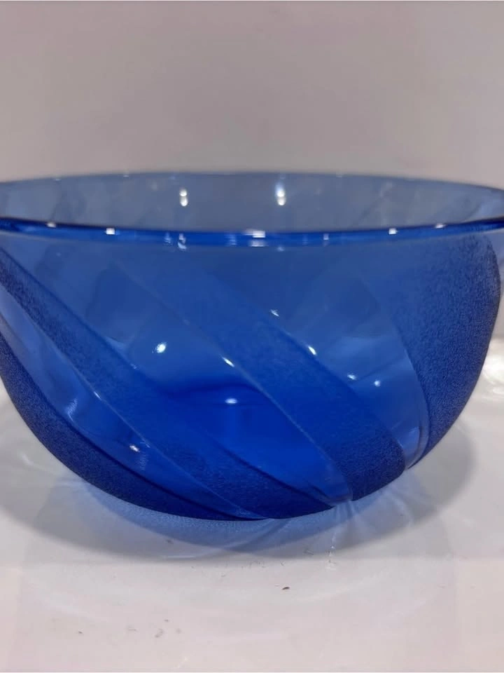 Vintage Brazilian cobalt blue art glass bowl frosted swirl - photo 5