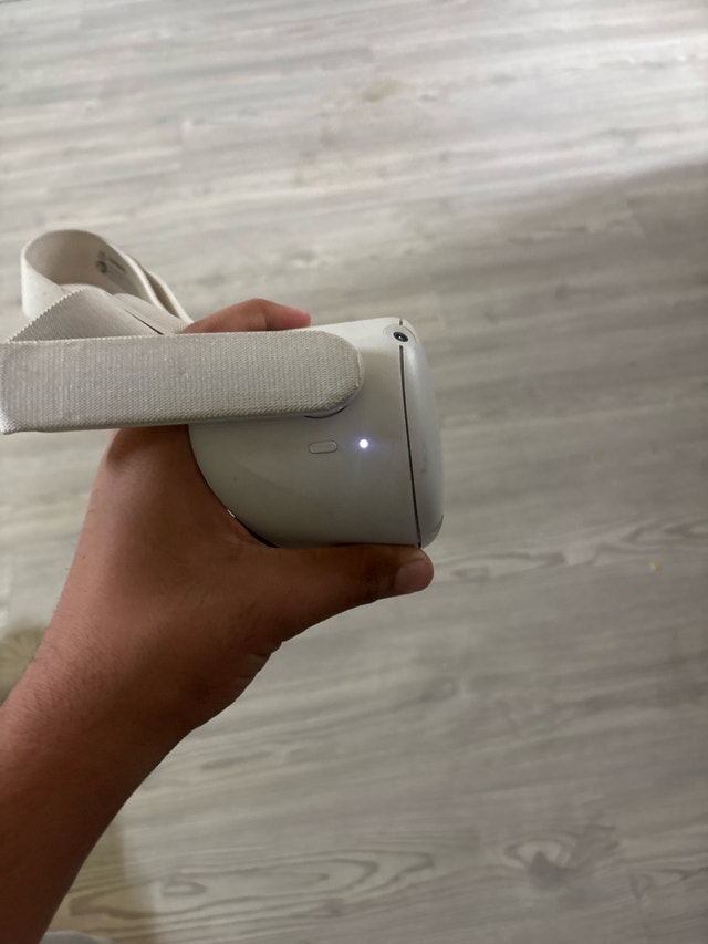Meta Quest 2 VR Headset – Works – Headset Only - photo 4