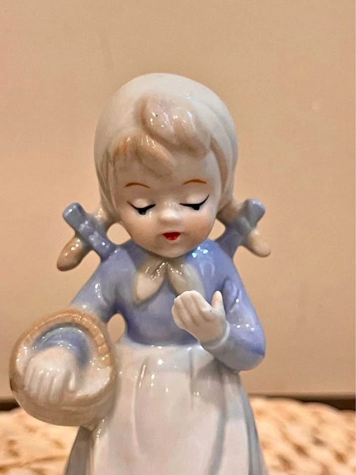 Rarer Vintage Porcelain Figurine Young Girl 5” Made In Korea