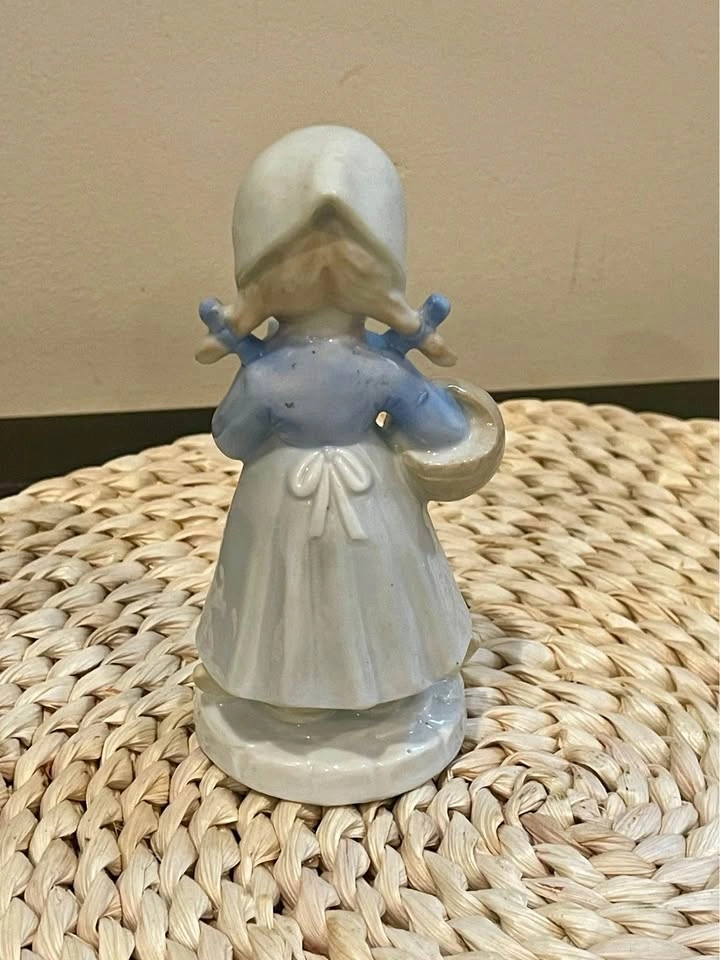 Rarer Vintage Porcelain Figurine Young Girl 5” Made In Korea - photo 2