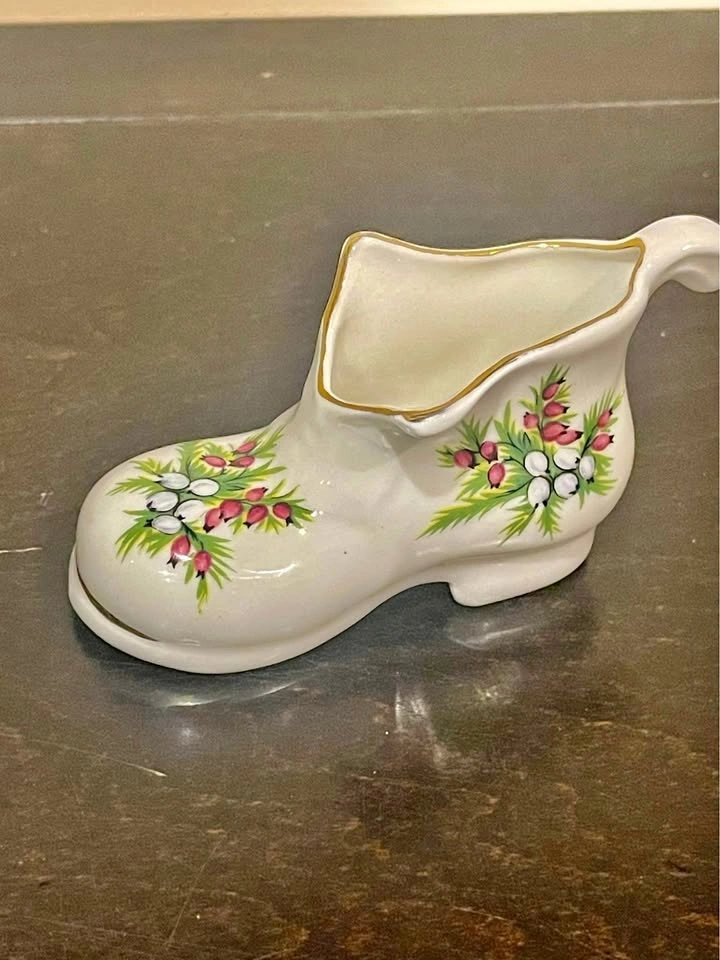 VINTAGE MINIATURE CERAMIC BOOT ORNAMENT floral design 8cm long