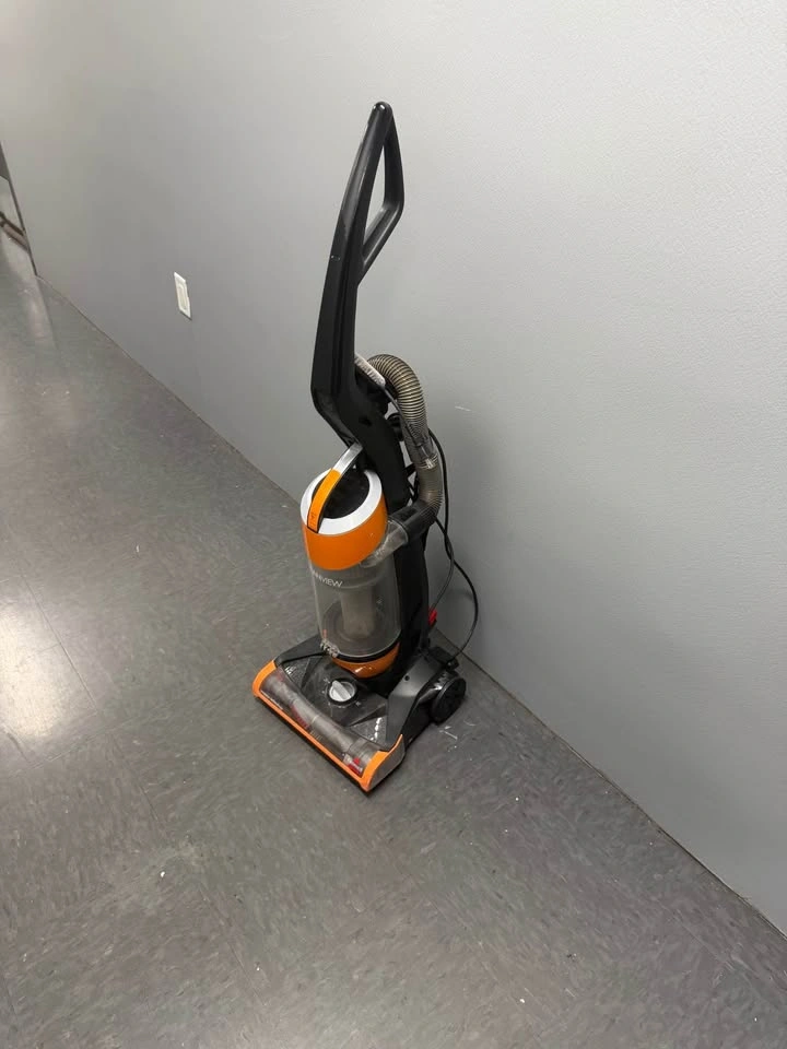 Cleanview Bissel upright vacuum - photo 2