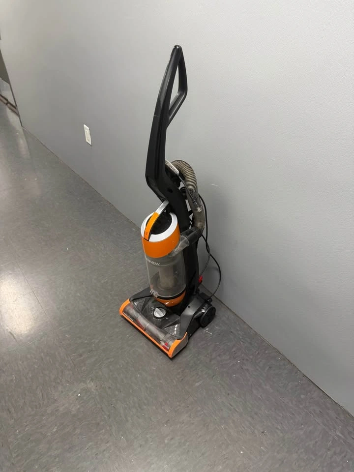 Cleanview Bissel upright vacuum - photo 3