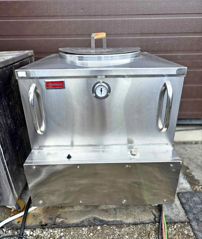 Omcan 32" x 32" Natural Gas Tandoor Oven For Sale