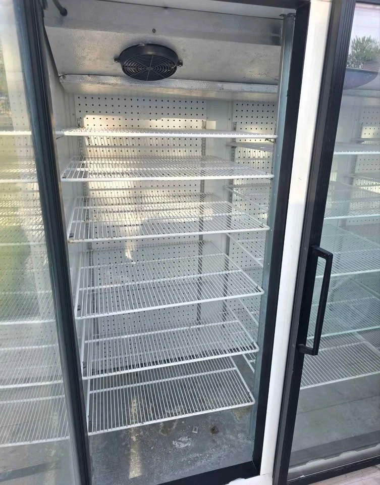 General Refrigeration 3-Door Glass Display Freezer - photo 3