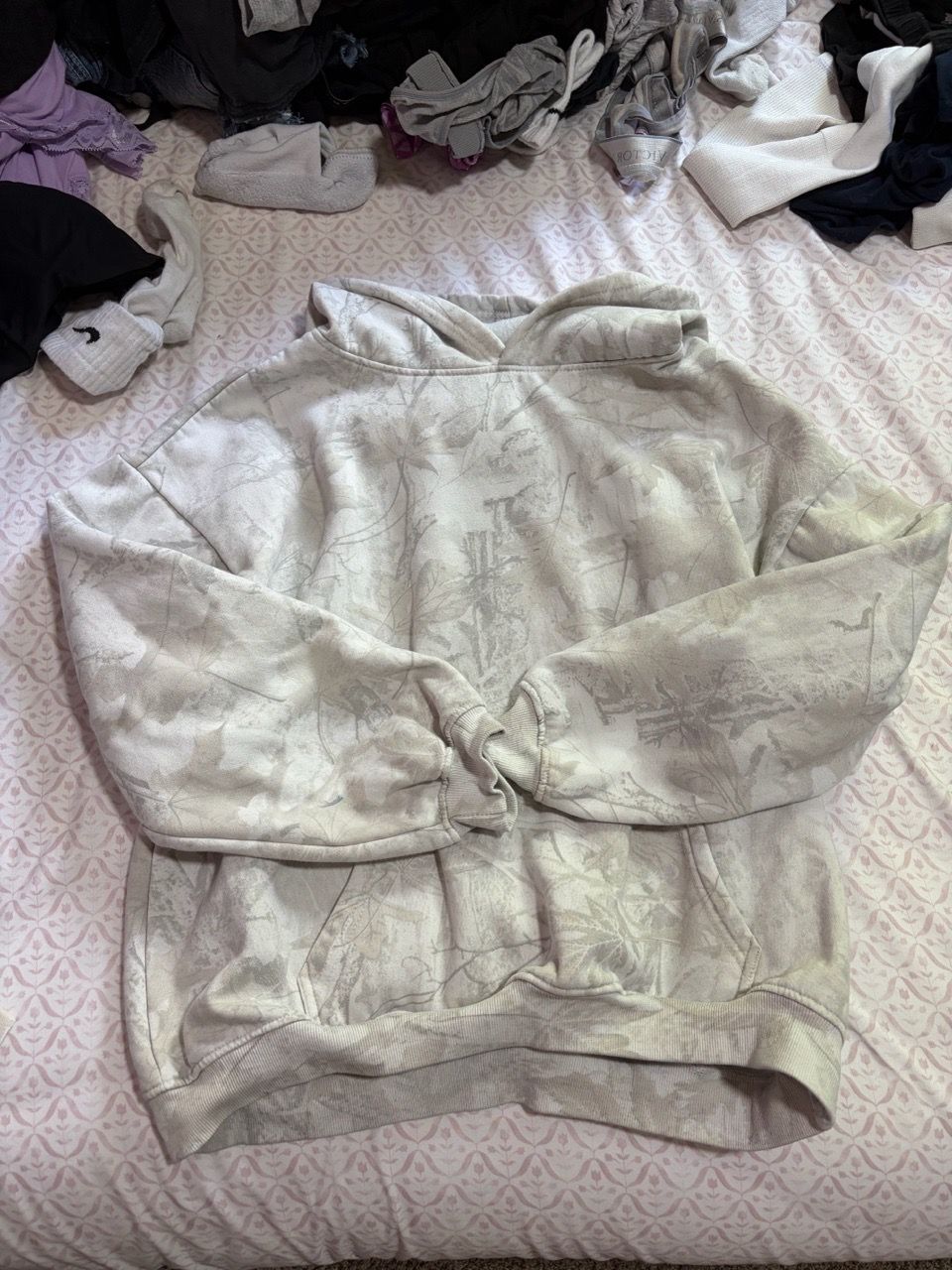 Small Amazon Essentials camo hoodie