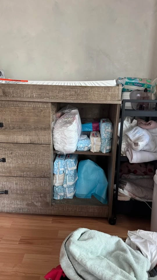 Baby changing table dresser - photo 2