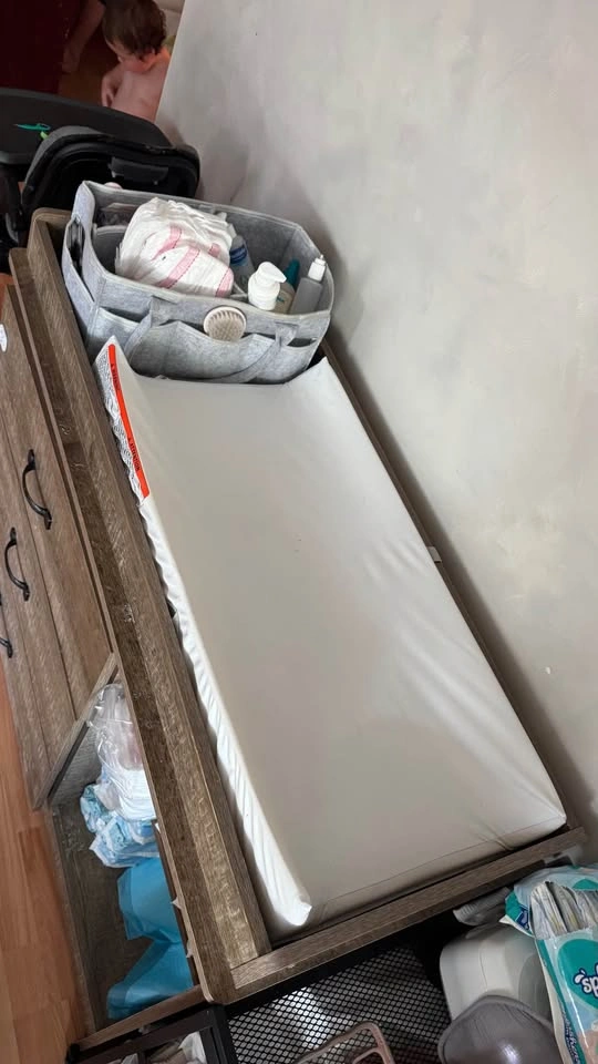 Baby changing table dresser - photo 3