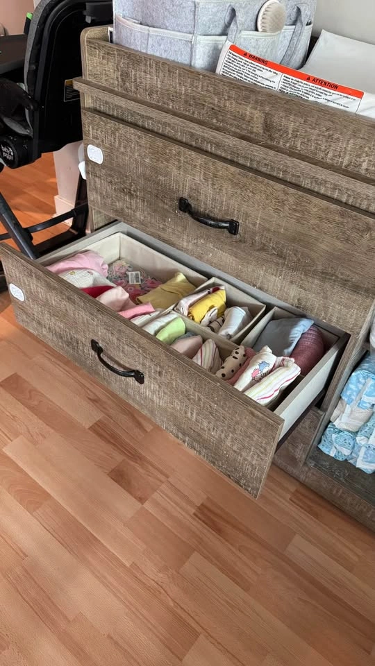 Baby changing table dresser - photo 4
